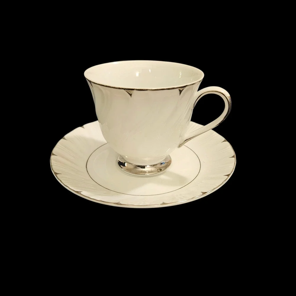 Heirloom Fine China 3512 Cup & Saucer Set of 4 White Silver Trim Japan